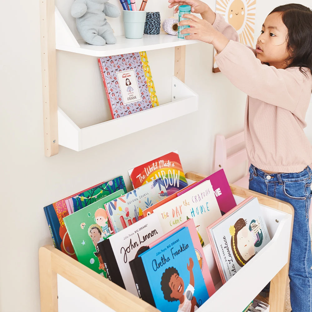Beanstalk Toddler Front-Facing Bookcase In White 5 Beanstalk Toddler Front-Facing Bookcase In White - Image 3