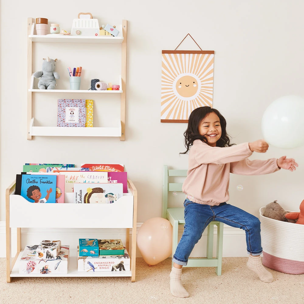 Beanstalk Toddler Front-Facing Bookcase In White 6 Beanstalk Toddler Front-Facing Bookcase In White - Image 4